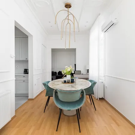 דירה Zoe By Halu! Lovely Penthouse In The Center סלוניקי