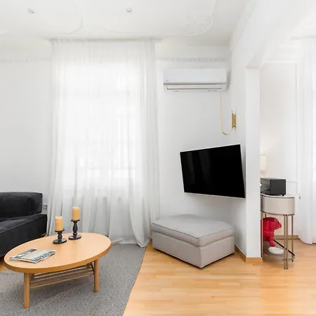 Zoe By Halu! Lovely Penthouse In The Center דירה